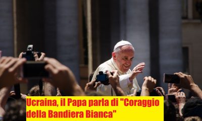 Papa Francesco tra la folla a Roma